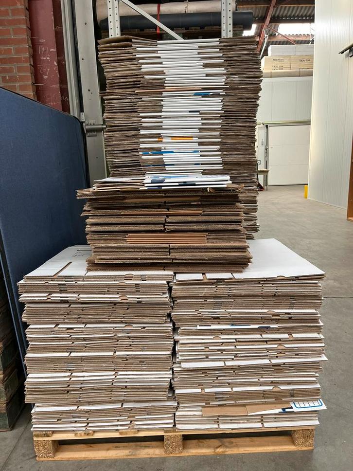 Nu nog ongeveer 100 kleine verhuisdozen te koop, Doe-het-zelf en Verbouw, Kratten en Dozen, Zo goed als nieuw, Doos, Minder dan 50 cm