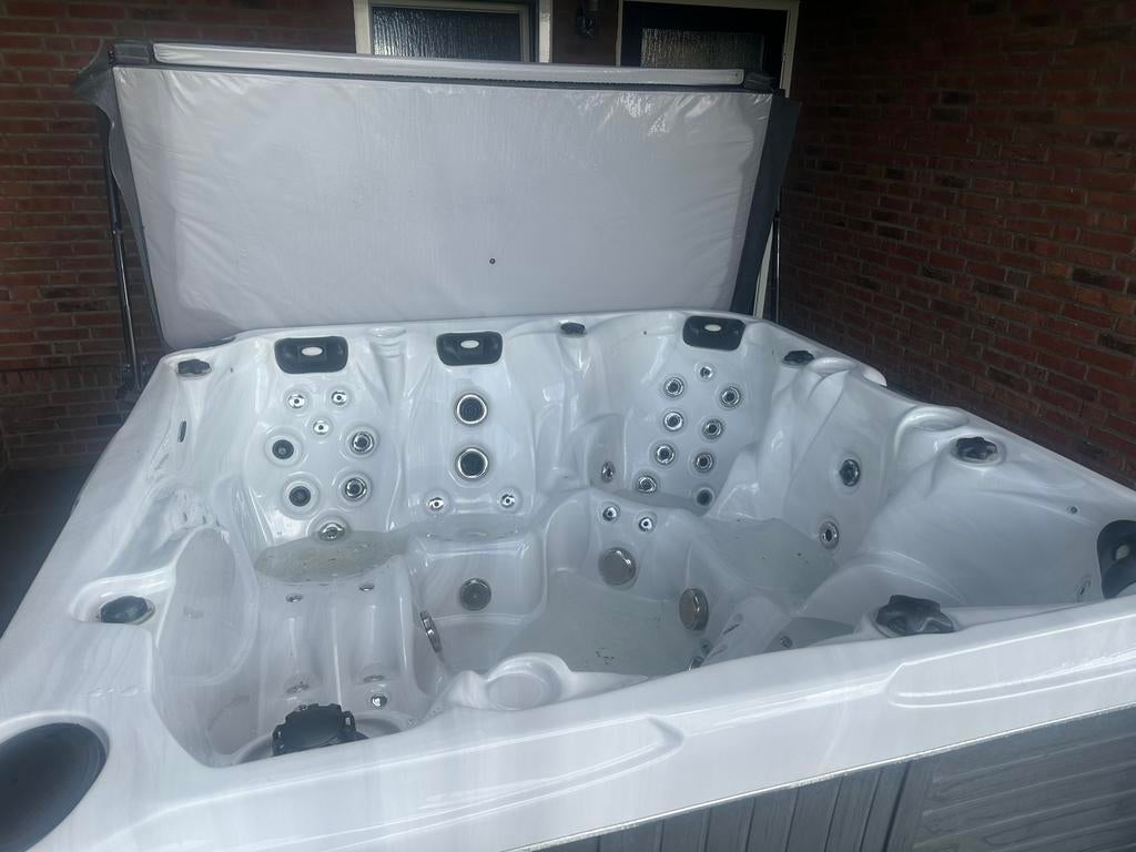 Jacuzzi spa 6 persoons, Ophalen, Gebruikt, Trap, Vast