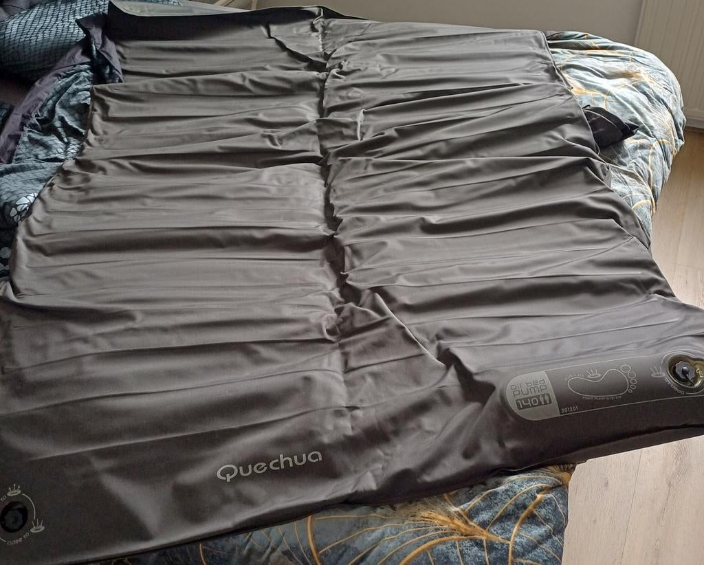 Luchtbed 2 persoons 140x200cm met ingebouwde voetpomp, Ophalen of Verzenden
