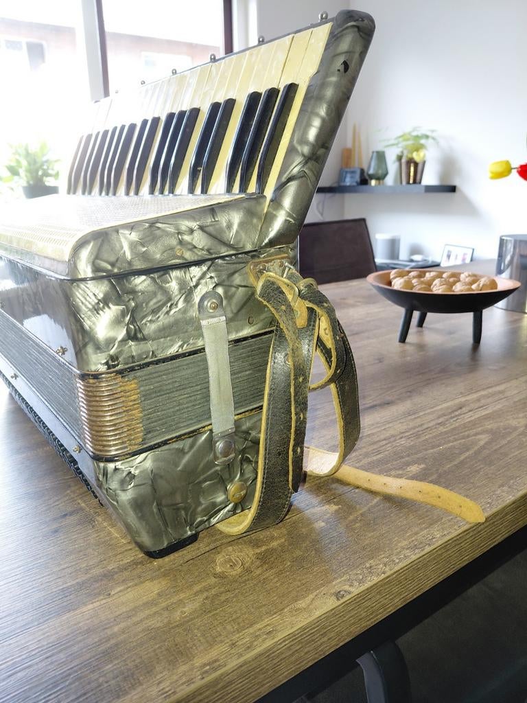 Vintage Toetsaccordeon - Goede Staat, Muziek en Instrumenten, Accordeons, Gebruikt, Met riemen, Overige formaten, Toetsaccordeon