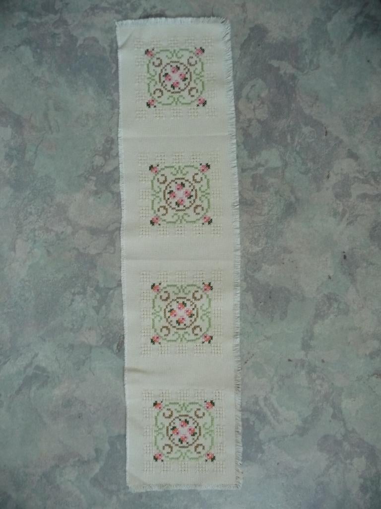 Borduurwerk "Lopertje" (Hardanger + borduurwerk), Hobby en Vrije tijd, Borduren en Borduurmachines, Ophalen of Verzenden, Gebruikt