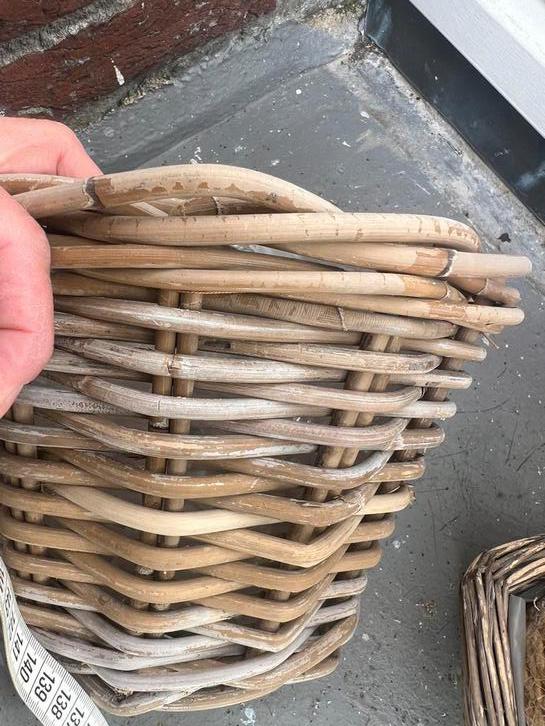 Rieten mand, Tuin en Terras, Bloempotten, Rond, Ophalen of Verzenden, Zo goed als nieuw, Aardewerk