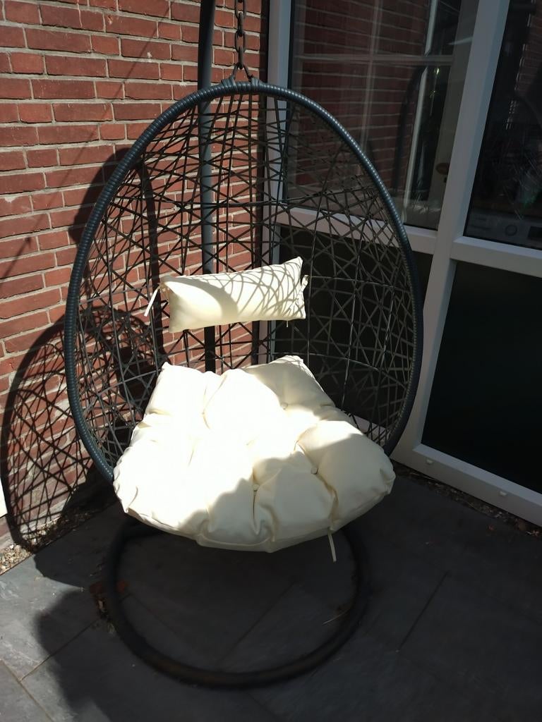 Hangstoel ei met crèmekleurige kussens, Ophalen, Gebruikt