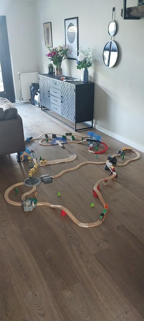 Grote houten brio treinbaan met accessoires, Gebruikt, Overige thema's, Lego, Ophalen of Verzenden