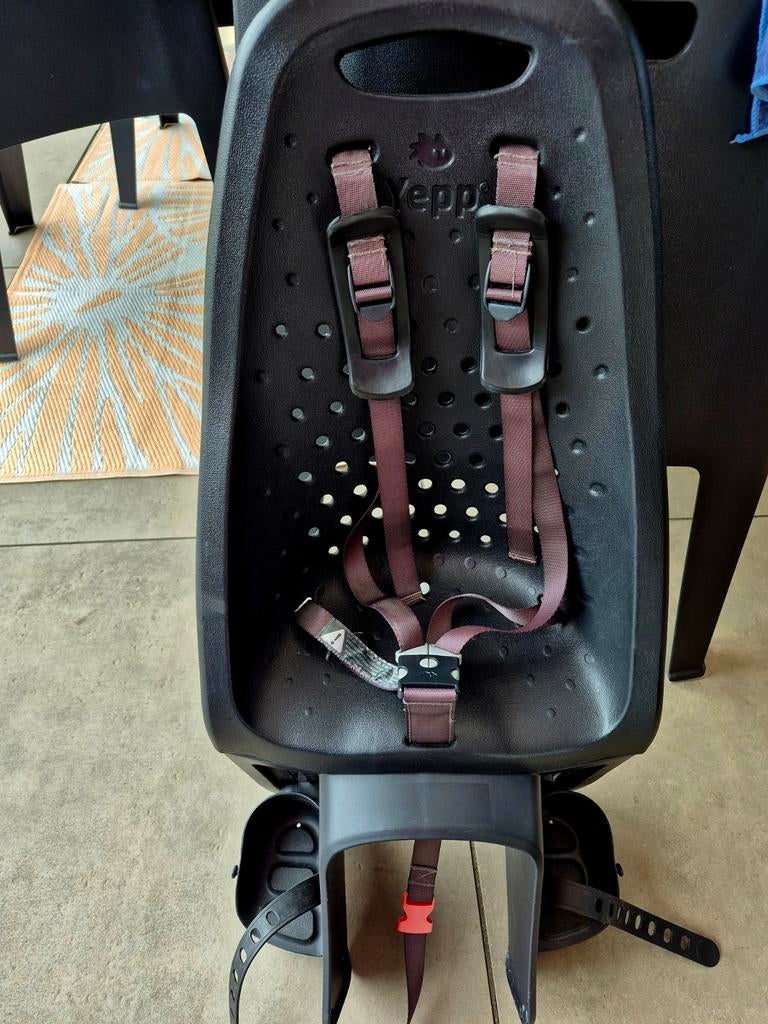 Thule Yepp Maxi EasyFit Adapters (2) en junior achterzitje, Fietsen en Brommers, Fietsaccessoires | Fietsstoeltjes, Ophalen, Achterzitje