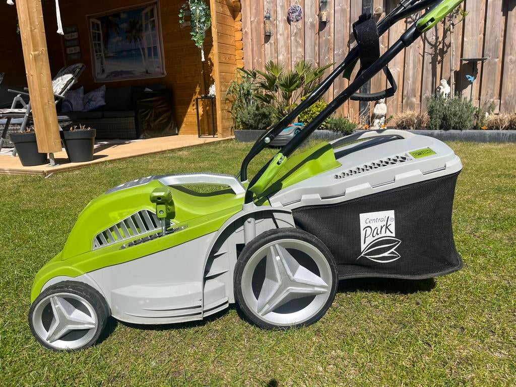 Zgan central park electrische grasmaaier, Tuin en Terras, Grasmaaiers, Ophalen, Zo goed als nieuw