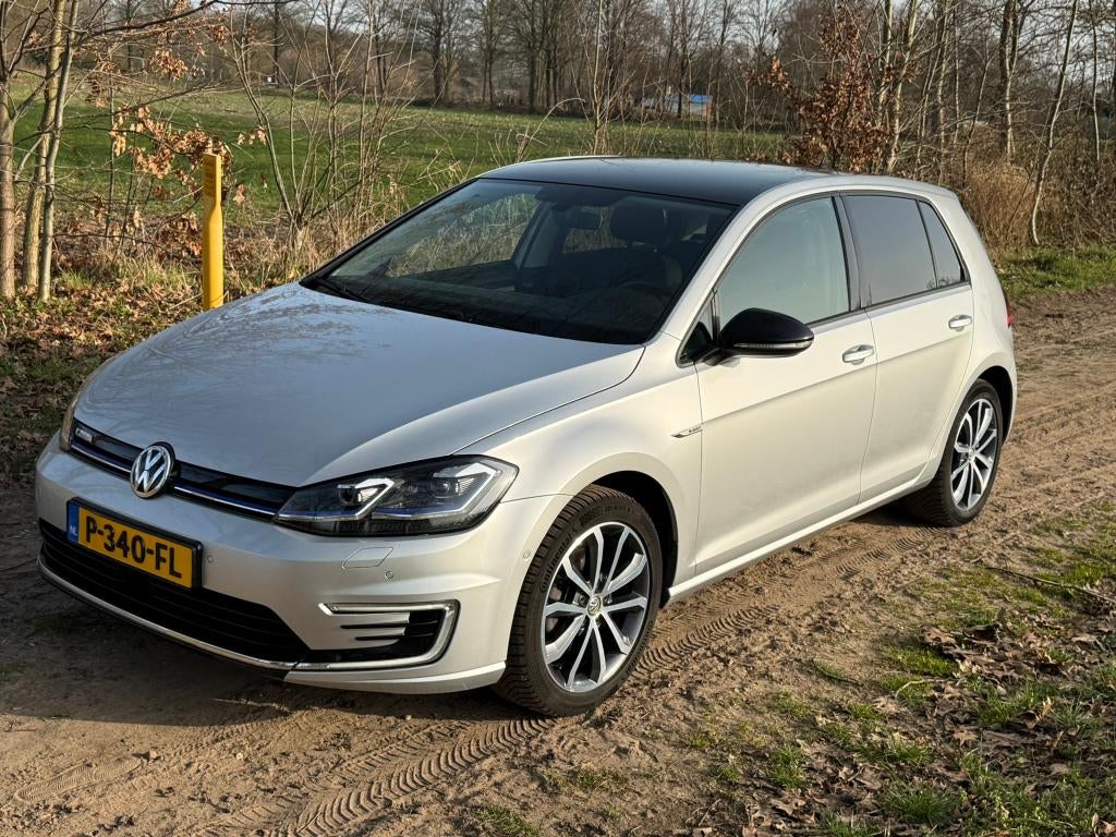 VW E-Golf Warmtpepomp, Keyless, Digitaal Dashboard, 80dkm, Zwart, Elektrisch, 1515 kg, Te koop