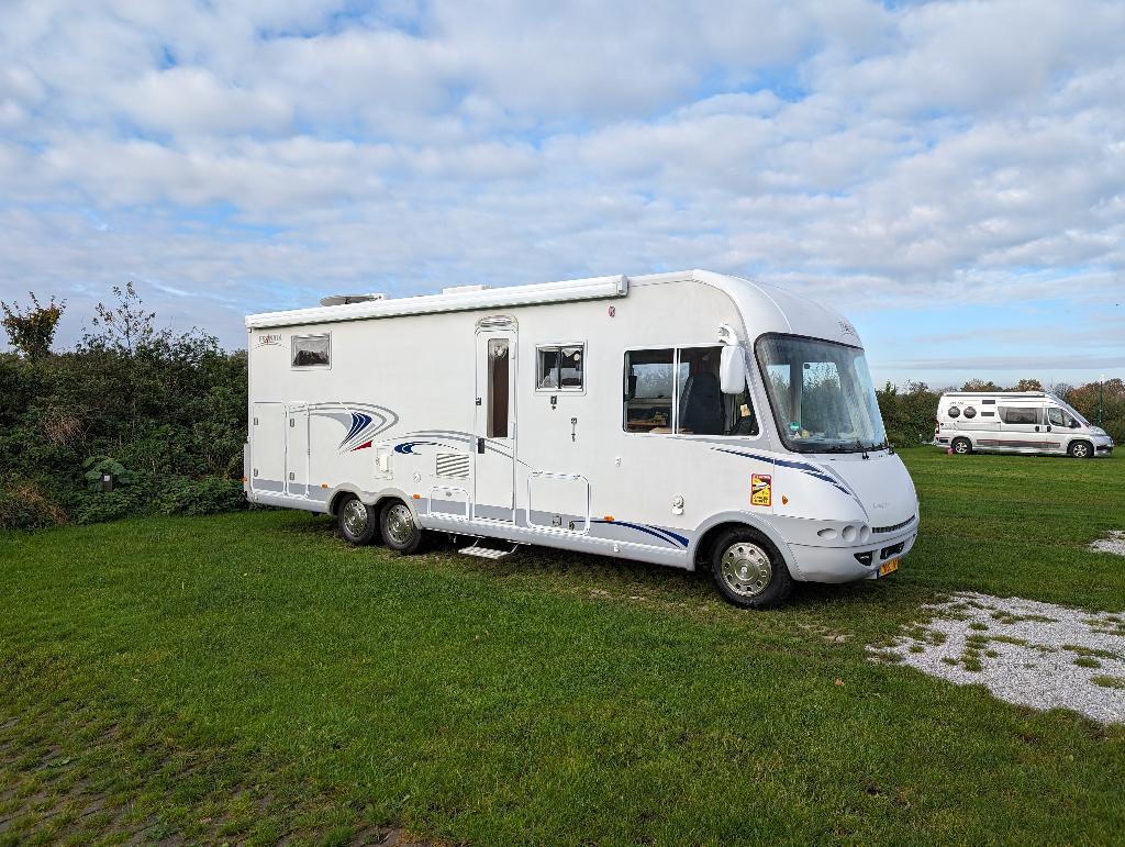 Luxe & zeer ruime Frankia 830 QD–Ideaal voor lang verblijf, Caravans en Kamperen, Campers, Particulier, tot en met 2, Integraal