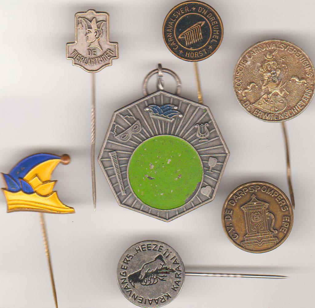 Verzameling Carnaval spelden + hanger, Verzamelen, Verzenden, Zo goed als nieuw, Overige onderwerpen