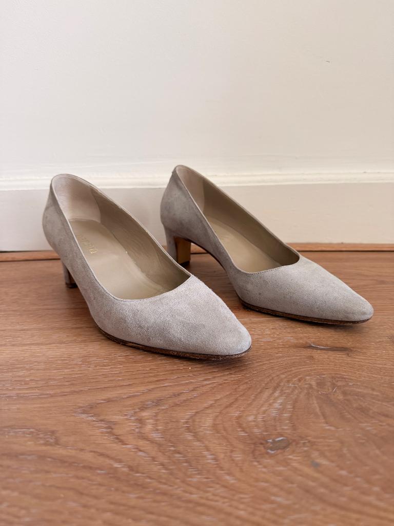 Panara suede pump maat 37, Ophalen, Pumps, Beige, Gedragen