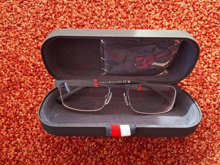 Nieuwe Tommy Hilfiger bril op sterkte (aanpasbaar), Sieraden, Tassen en Uiterlijk, Zonnebrillen en Brillen | Heren, Nieuw, Bril
