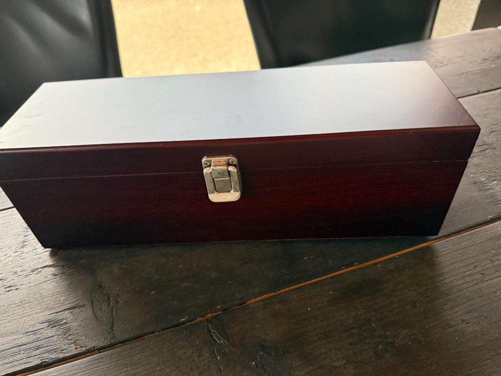 Houten wijnkist met 5 accessoires, Verzamelen, Wijnen, Ophalen, Nieuw, Overige gebieden, Overige typen