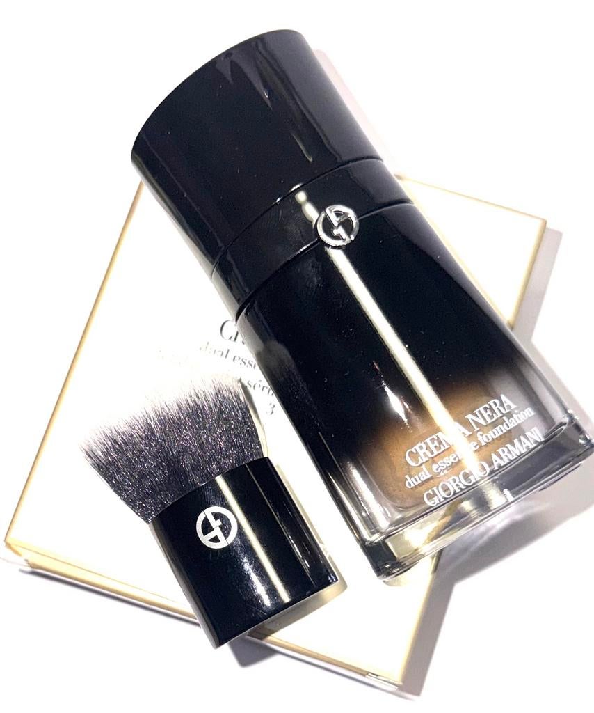 Giorgio Armani crema nera dual essence foundation 3, Ophalen of Verzenden, Nieuw, Beige, Gehele gezicht