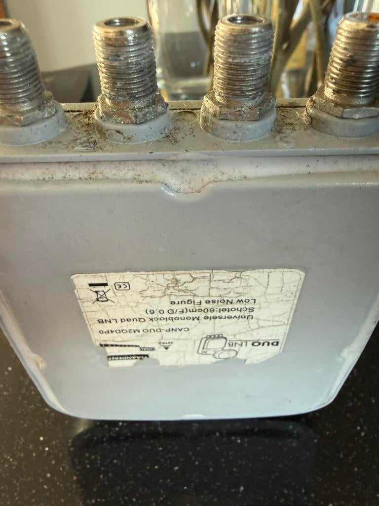 Duo lnb ontvanger versterker voor satelliet, Audio, Tv en Foto, Schotelantennes, Ophalen of Verzenden, Zo goed als nieuw