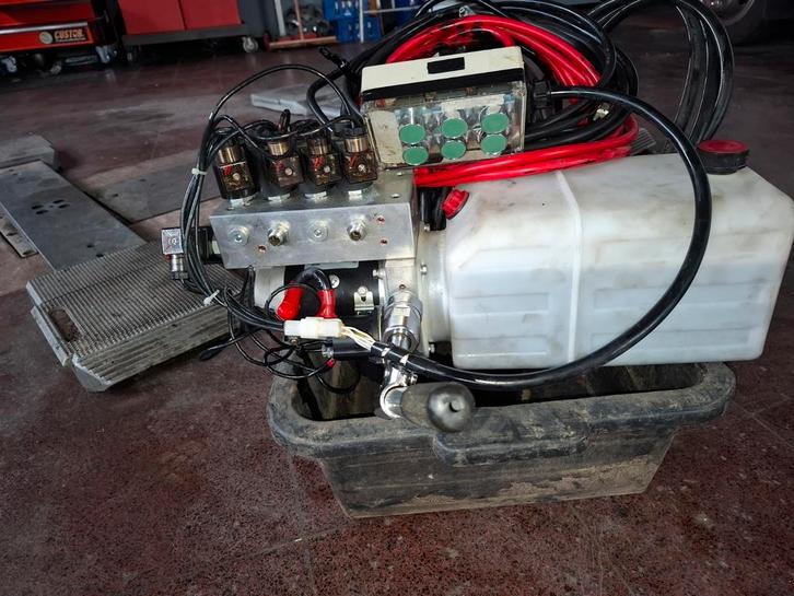 Hydraulisch level systeem voor camper tot 4,5 ton, Caravans en Kamperen, Campers, Particulier, Ophalen