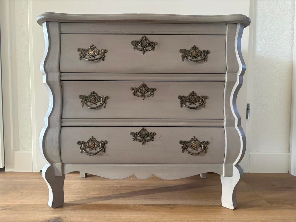 Schattig Buikkastje, Ophalen