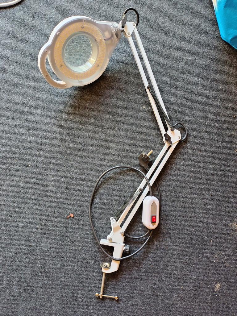 Hobby LED lamp met loep en tafelklem, Ophalen of Verzenden, Gebruikt