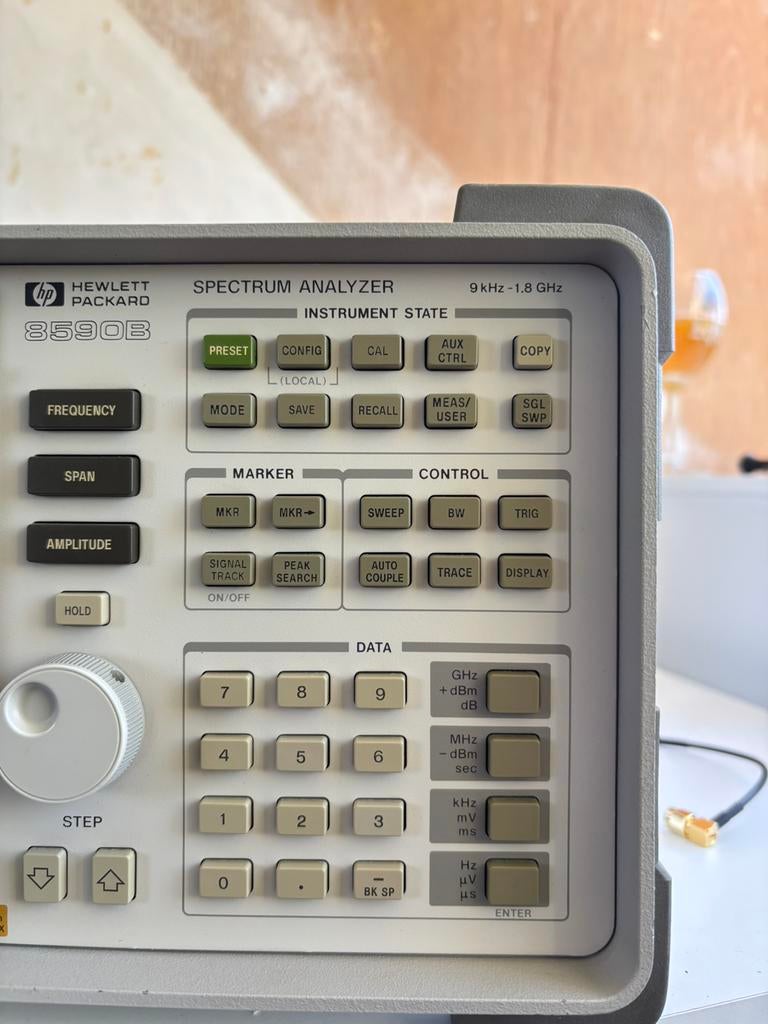 Hewlett Packard 8590B spectrum analyzer, Ophalen of Verzenden, Niet werkend, Zender en Ontvanger