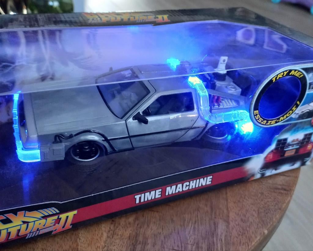 Back to the Future DeLorean met LED in doos collectors item, Ophalen of Verzenden, Zo goed als nieuw