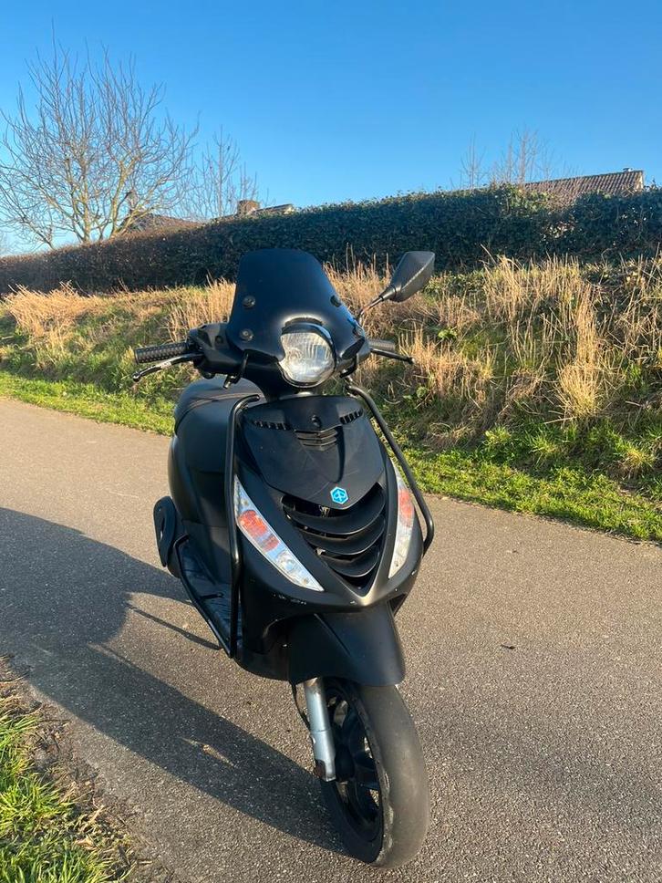 Piaggio Zip 4-takt 2013, Fietsen en Brommers, Scooters | Piaggio, Gebruikt, Zip, Maximaal 45 km/u, Benzine, Ophalen