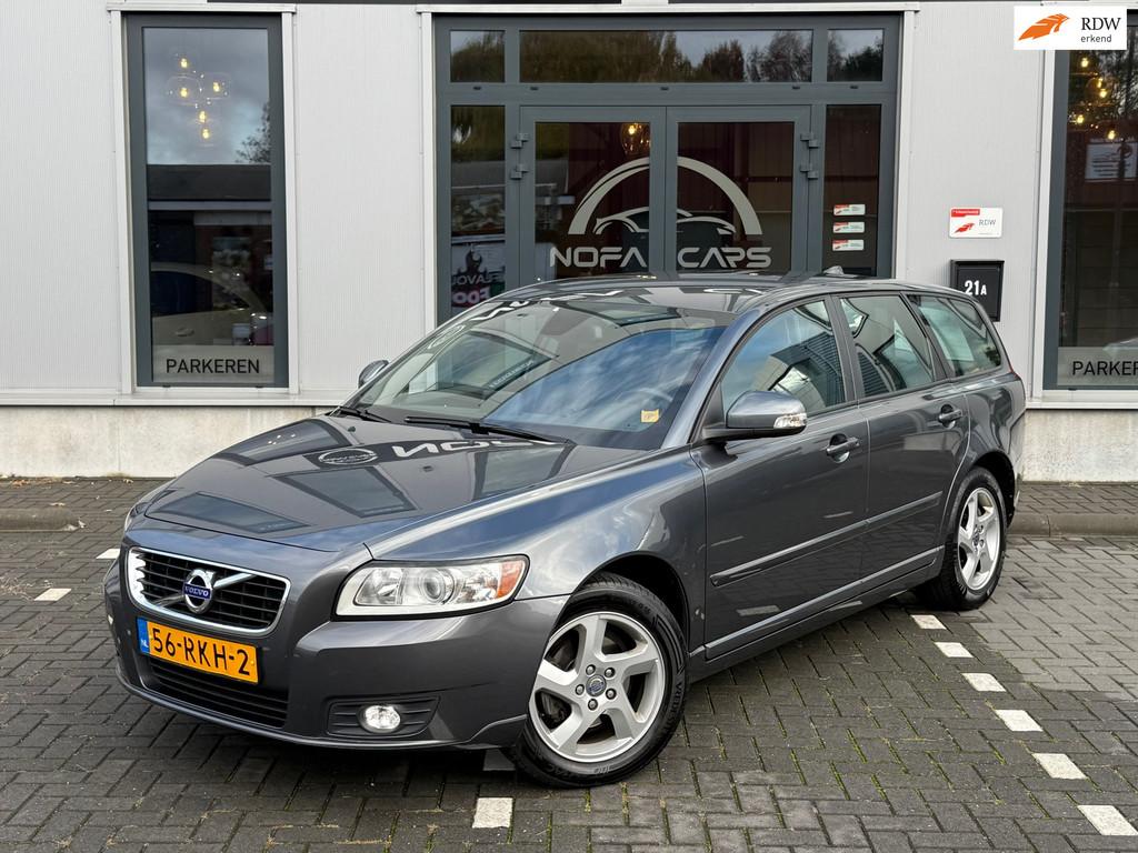 Volvo V50 2.0 Business Pro Edition|Leer|Nap|Trekhaak|Navi, Auto's, Met garantie (alle), 1279 kg, V50, Zilver of Grijs