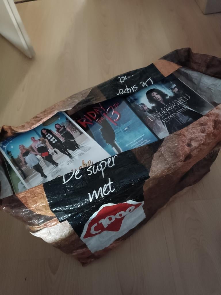 2 tassen dvds op te halen., Vanaf 16 jaar, Ophalen of Verzenden, Zo goed als nieuw