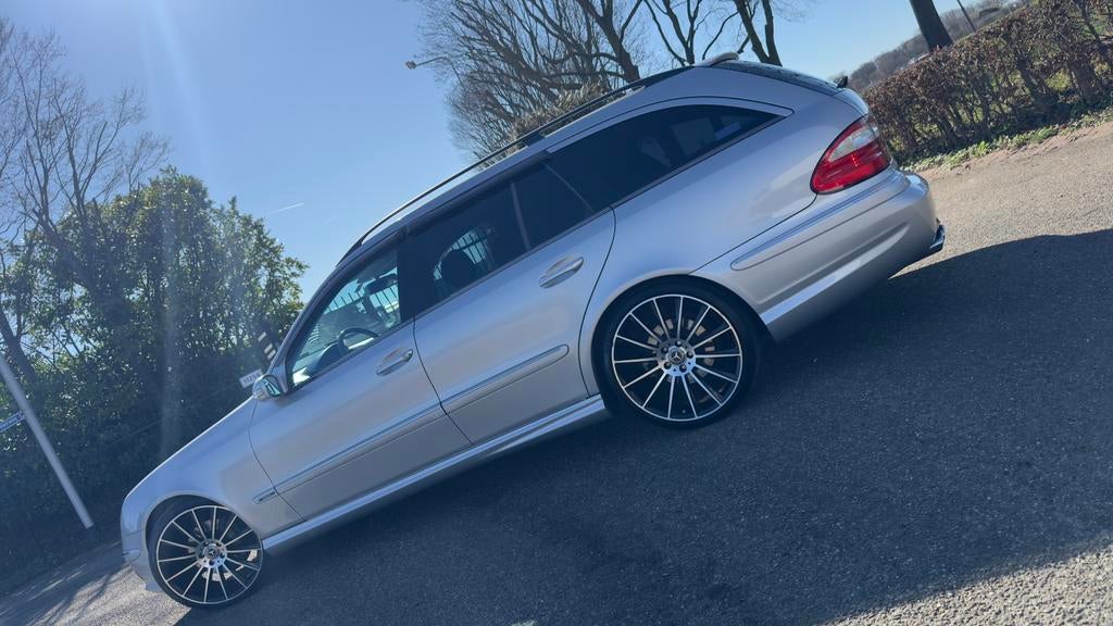 Mercedes-Benz E500 (W211) Avantgarde, Auto's, Automaat, Zwart, Stationwagon, 750 kg