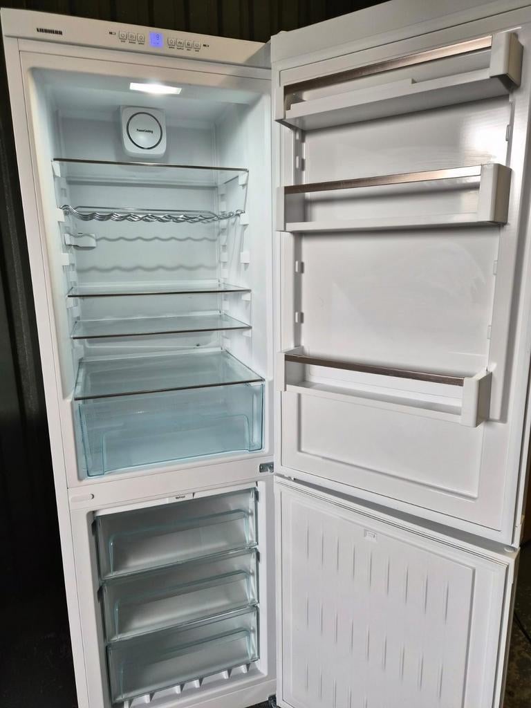 Zeer zuinige A+++  Liebherr NoFrost, 200 liter of meer, 60 cm of meer, Met aparte vriezer, Zo goed als nieuw