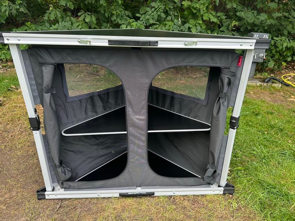 Isabella hoekkast voor voortent - Handig en compact, Caravans en Kamperen, Ophalen of Verzenden, Gebruikt