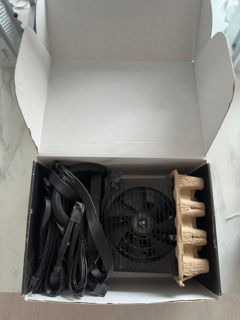 Corsair RM750 80+ Gold PSU, Computers en Software, Interne voedingen, Ophalen of Verzenden, Zo goed als nieuw