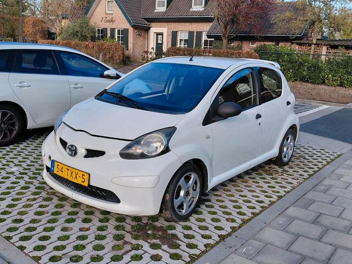 Toyota aygo €1350, Auto's, Toyota, Particulier, Aygo, ABS, Airbags, Airconditioning, Elektrische ramen, Lichtmetalen velgen, Radio