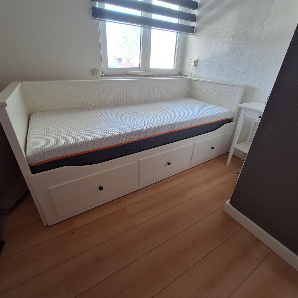 Ikea bedbank met matras 90x200, uitschuifbaar, lades, Wit, Tweepersoons, 200 cm, Hout