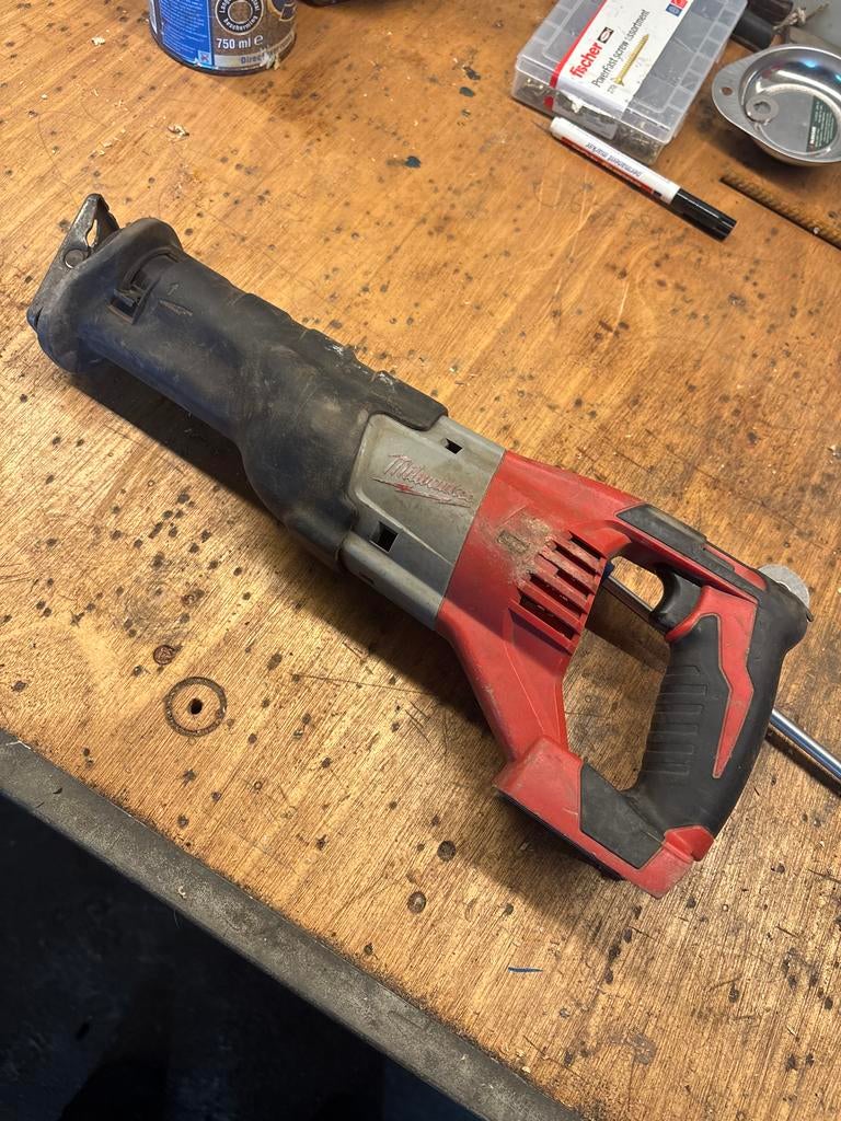 Milwaukee M18 Reciprozaag - defect, Ophalen, Gebruikt, 70 mm of meer, Reciprozaag