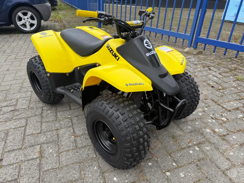 Nieuwstaat suzuki LTA 50, Motoren, Quads en Trikes, Ophalen of Verzenden