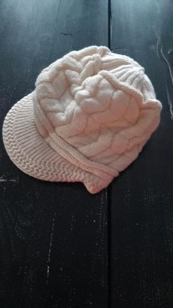 Gebreide muts / pet beige 1 maat, Ophalen of Verzenden, Nieuw, Maat 38/40 (M), Muts