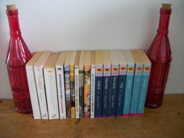 17 Candlelight Romannetjes ( zie foto's ), Boeken, Romans, Ophalen of Verzenden, Gelezen