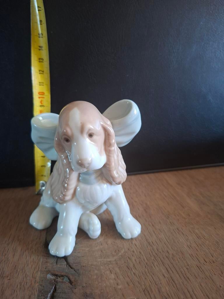 NAO Lladró porcelein beeldje hondje met strik, Verzamelen, Beelden en Beeldjes, Ophalen of Verzenden, Zo goed als nieuw, Dier
