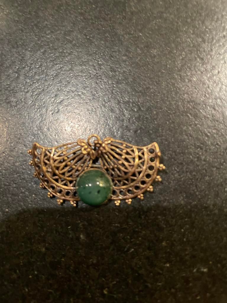 Vintage Broche met Groene Steen - Sierlijk Design, Overige materialen, 4 tot 7 cm, Gebruikt, Ophalen of Verzenden