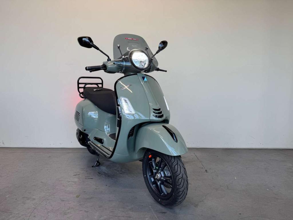 Vespa GTS 300 SuperSport Misty Pearl Green, 2025, Custom, Niet ingevuld, Scooter, 300 cc, Bedrijf
