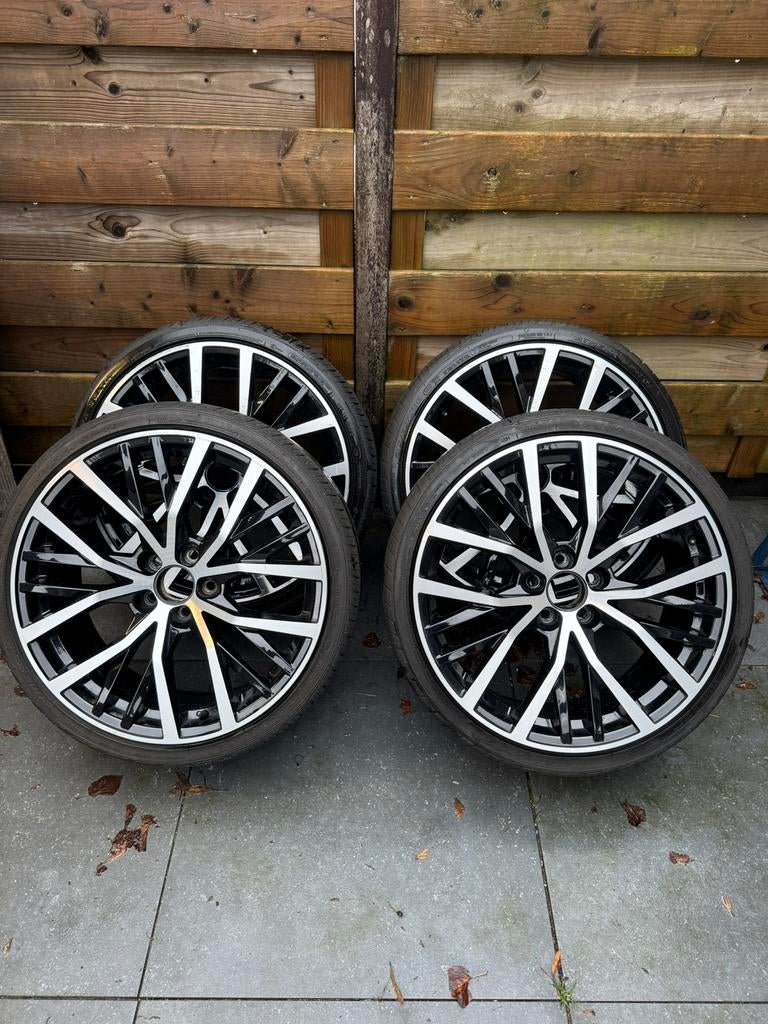Velgen + banden polo 6c gti 18 inch, Ophalen, Zo goed als nieuw