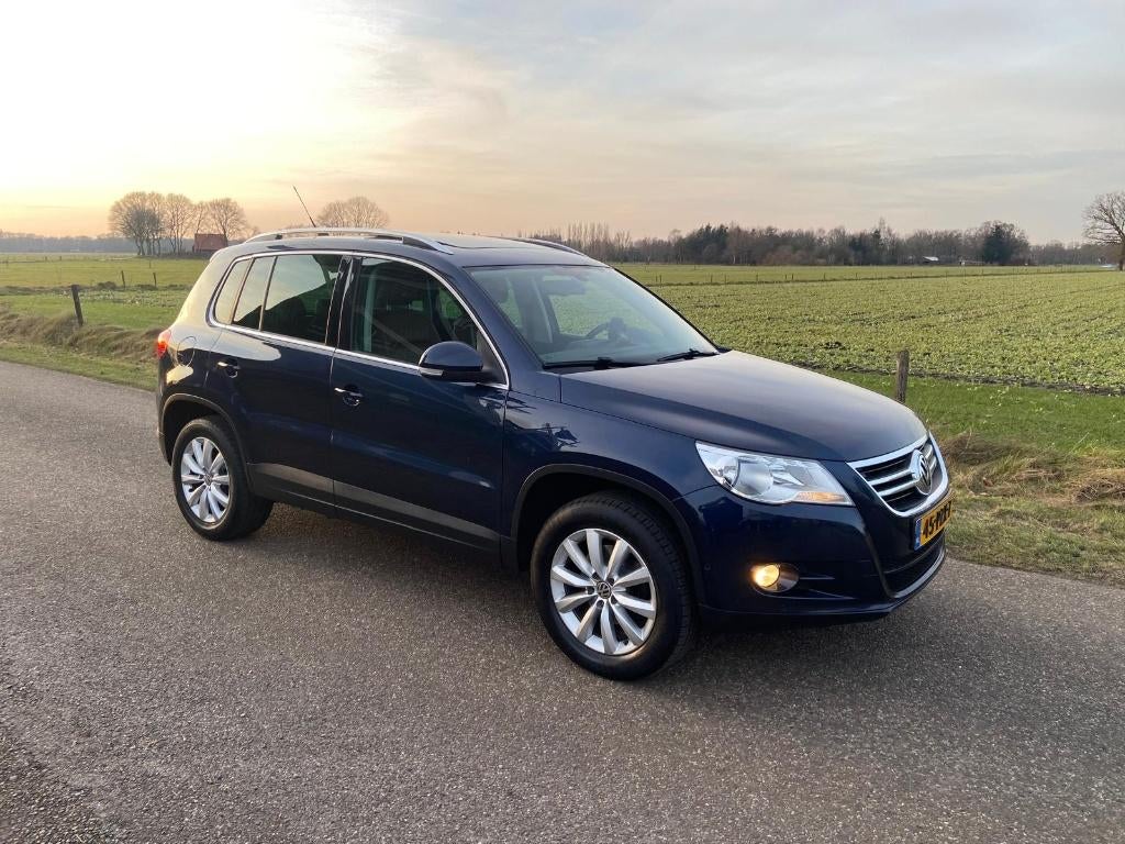 VW Tiguan SPORT&STYLE Bruin Leer Panorama schuifkanteldak, Auto's, Voorwielaandrijving, Euro 5, 15 km/l, 1800 kg
