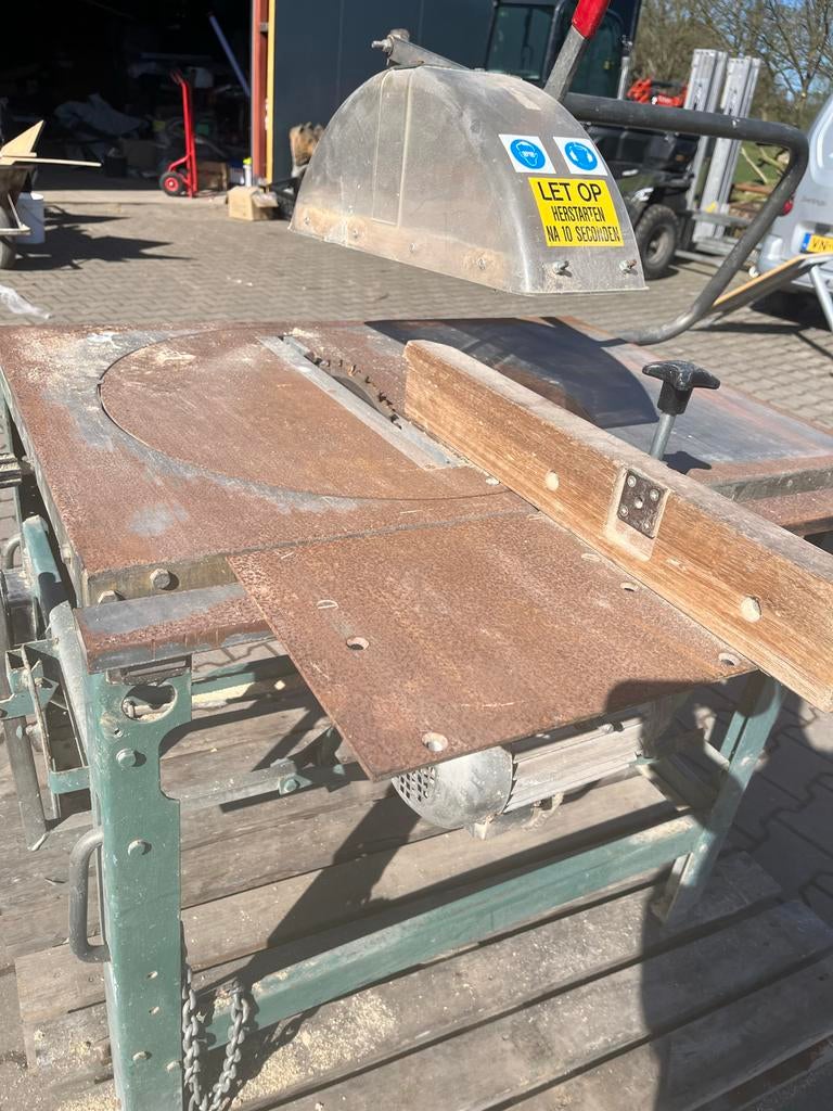 Goed werkende bouwzaag op krachtstroom, Ophalen, Gebruikt, Cirkelzaag, 70 mm of meer