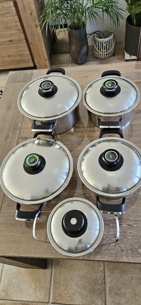 Complete AMC pannenset Gas geschikt, Ophalen of Verzenden, Zo goed als nieuw, Rvs, Pannenset