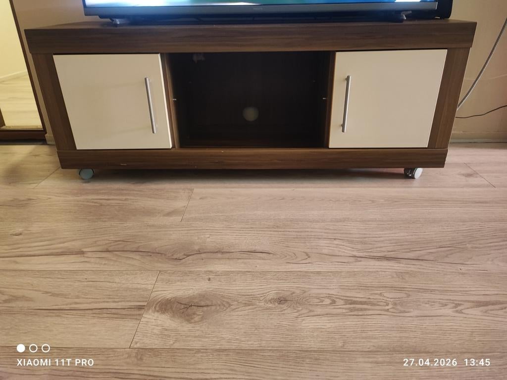 TV-meubel met opbergruimte en wieltjes, Gebruikt, 100 tot 150 cm, Ophalen of Verzenden, Minder dan 100 cm