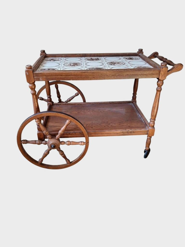 Theewagen serveerwagen eiken met tegeltjes vintage
67 x 43, Huis en Inrichting, Ophalen, Zo goed als nieuw