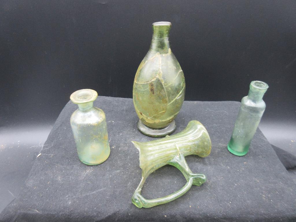 Glazen fles en fragment uit de 15e-17e eeuw., Ophalen of Verzenden