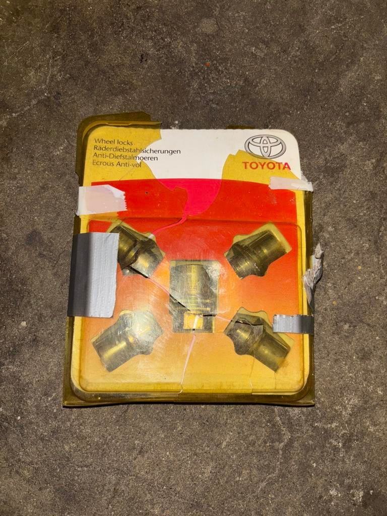 Anti diefstal moeren / Slotbouten Toyota, Ophalen, Zo goed als nieuw