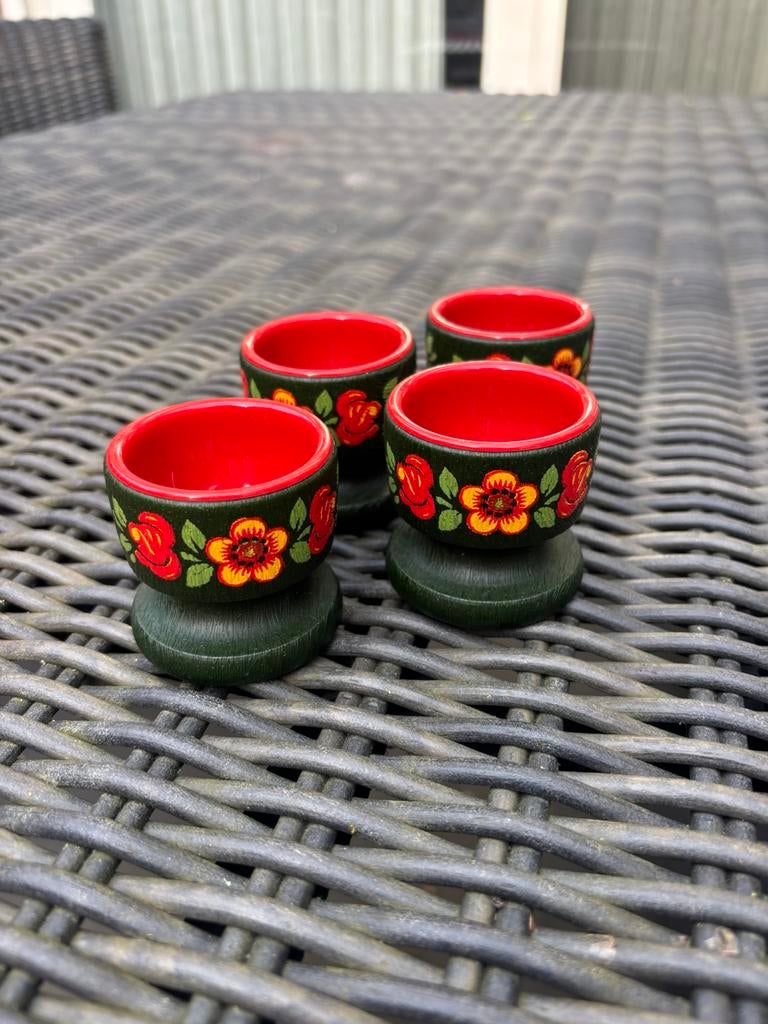 Eierdopjes oud, Ophalen