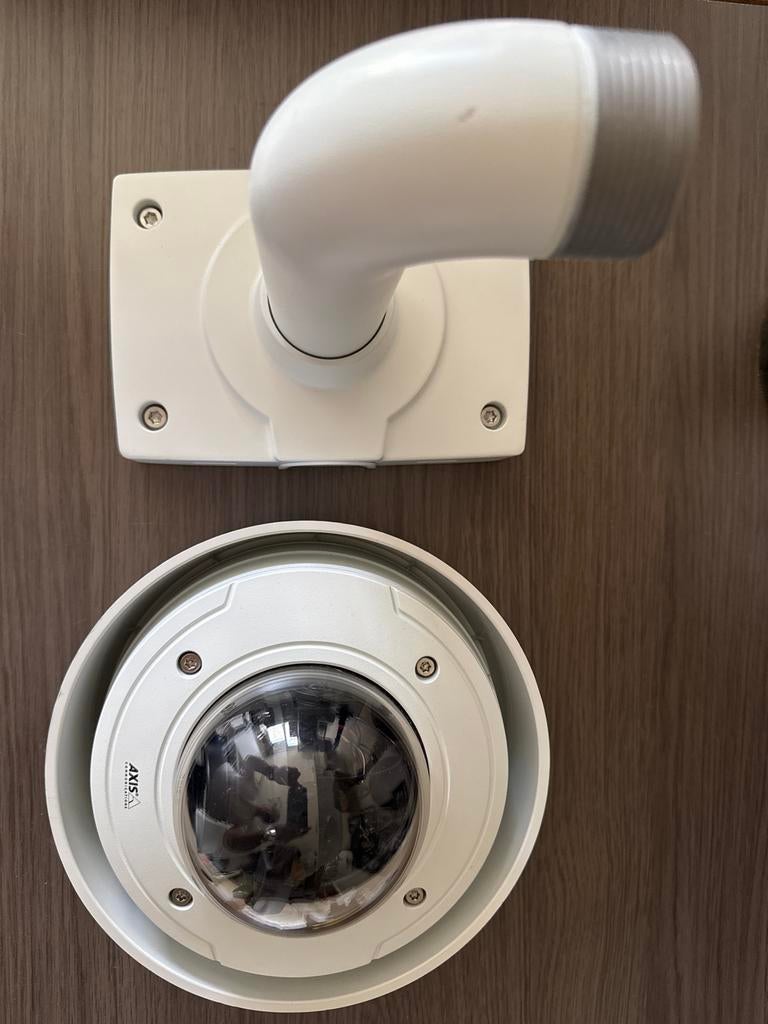 3x Axis P3375-LVE Dome camera met muurbeugel(prijs per stuk), Audio, Tv en Foto, Videobewaking, Ophalen of Verzenden, Zo goed als nieuw