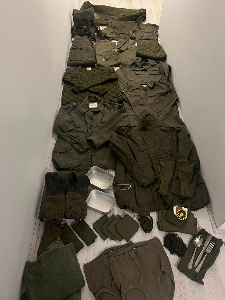 Nederlandse Legerspullen 1982 - Complete Uitrusting, Verzamelen, Ophalen, Landmacht, Nederland, Kleding of Schoenen